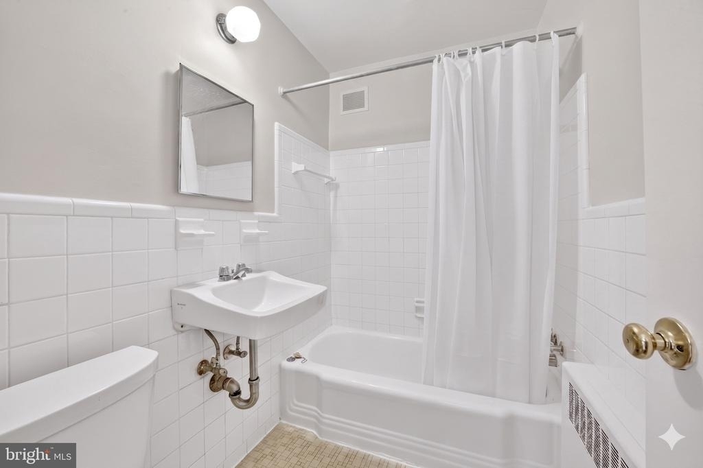1010 G Street Ne - Photo 9