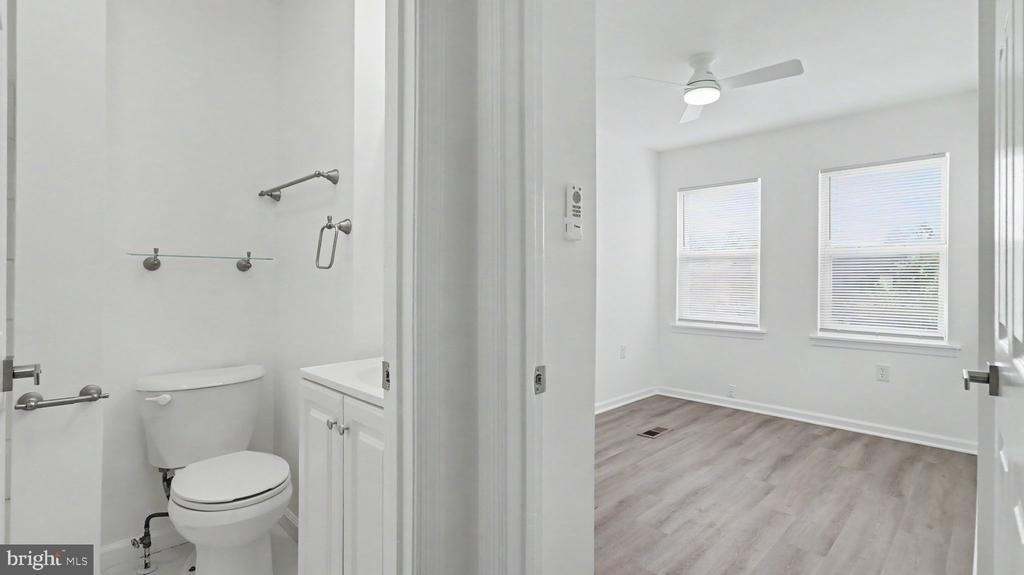 1028 Kenyon Street Nw - Photo 9