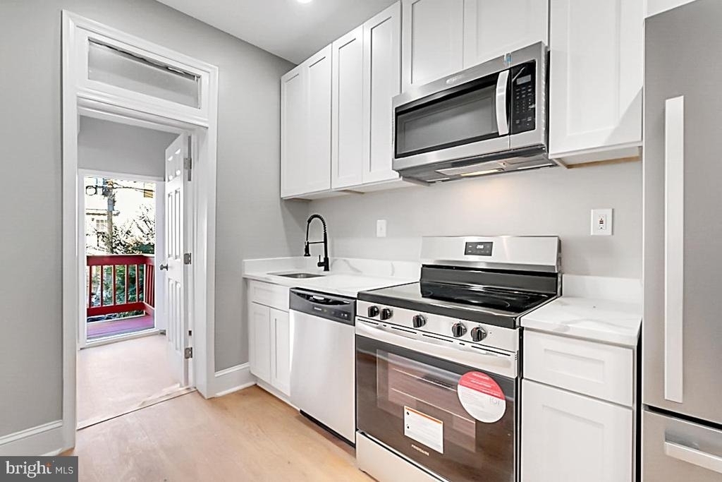 727 Otis Place Nw - Photo 2