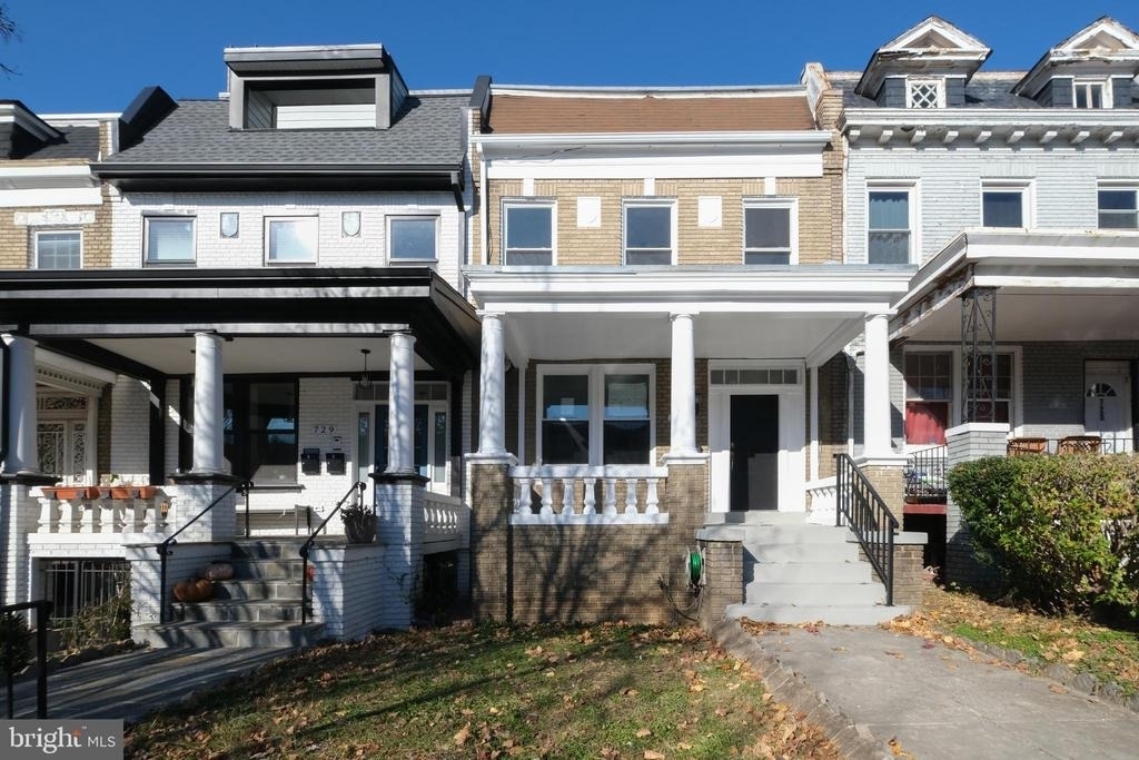 727 Otis Place Nw - Photo 1