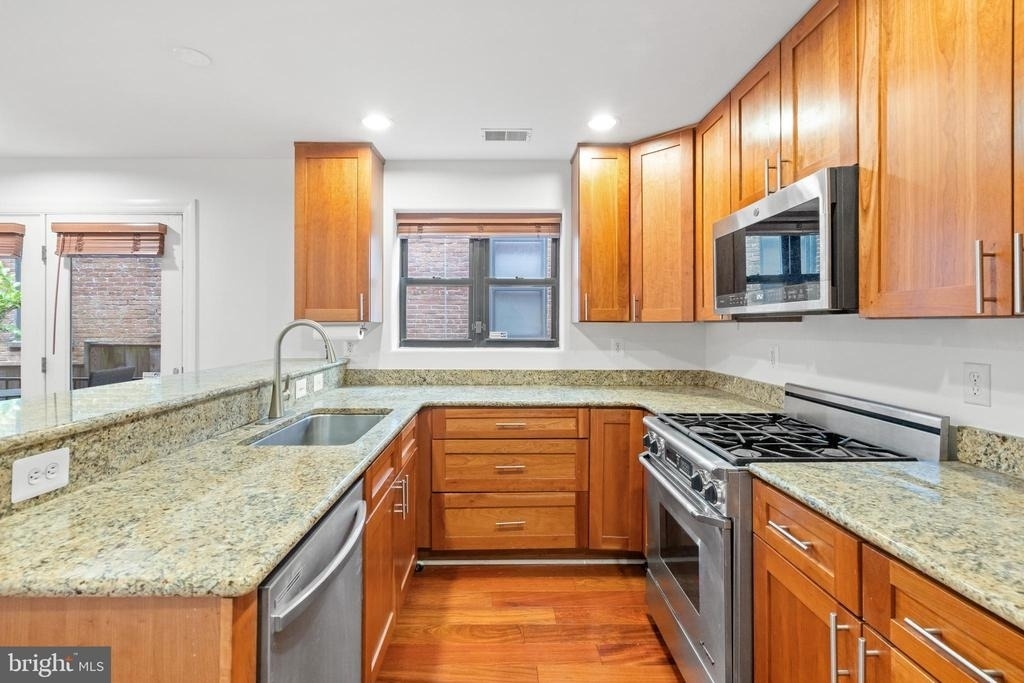 1354 Euclid Street Nw - Photo 7