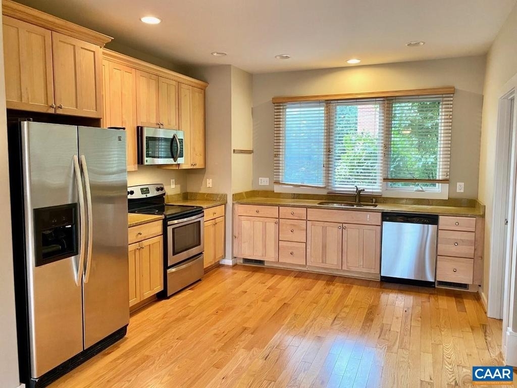 1013 Linden Ave - Photo 3