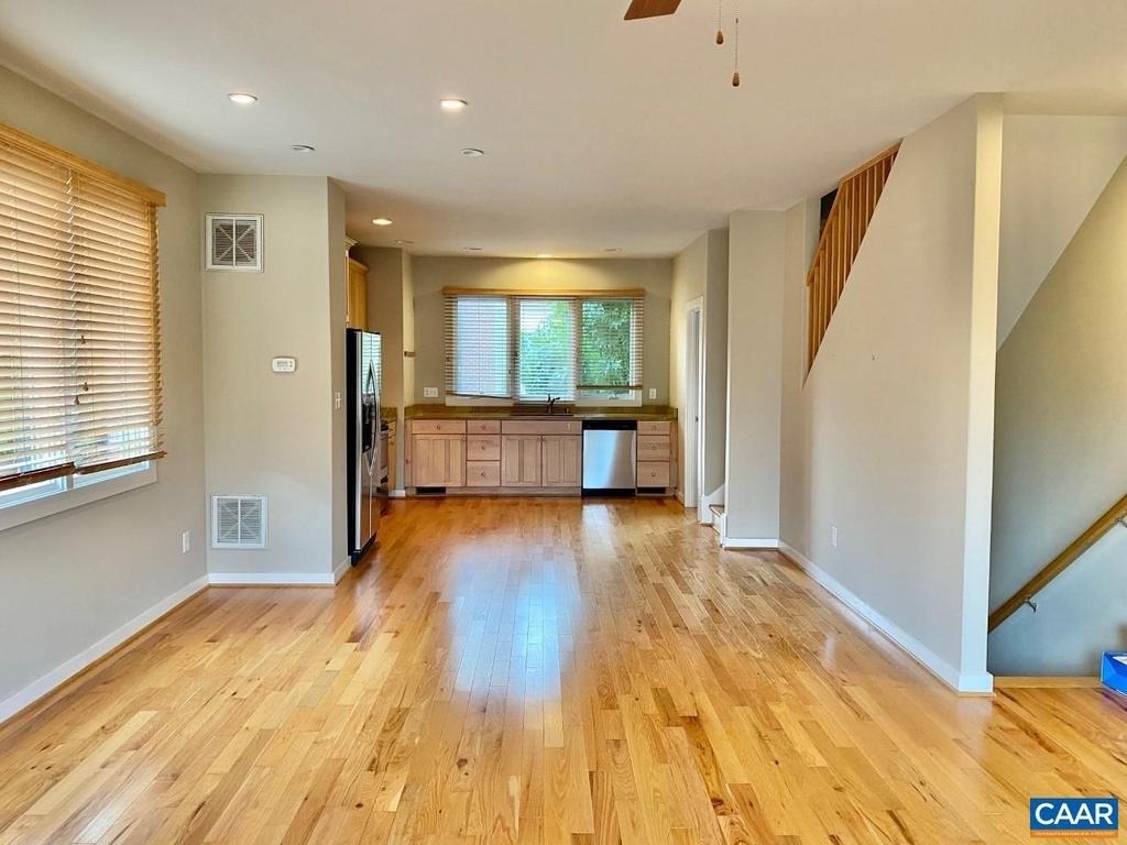 1013 Linden Ave - Photo 2