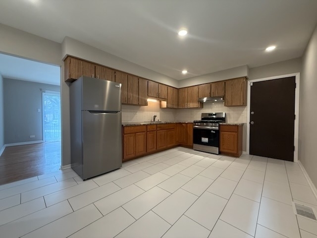 5849 S Francisco Avenue - Photo 2