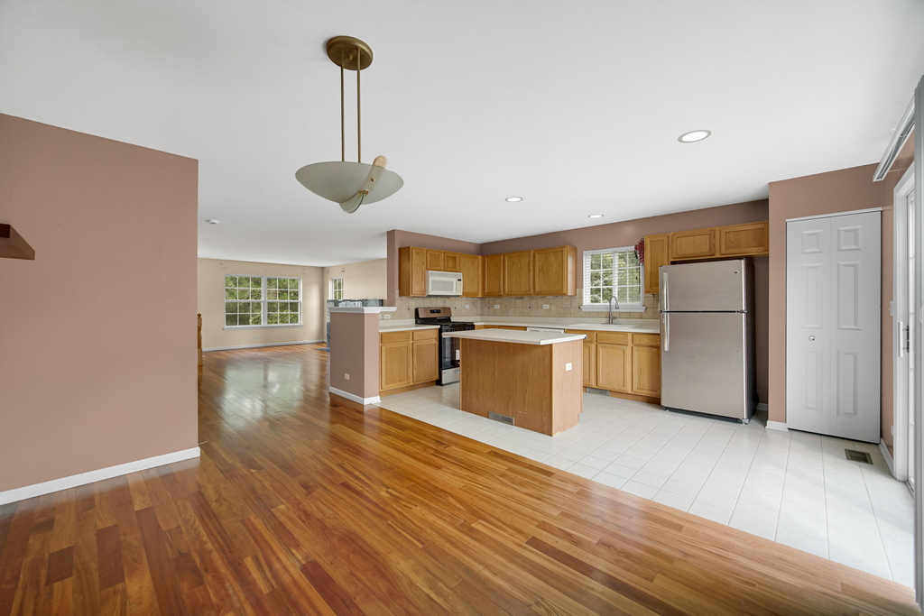 62 E Clare Court - Photo 2
