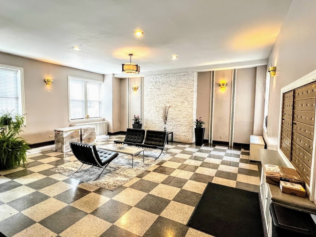 3933 N Clarendon Avenue - Photo 1