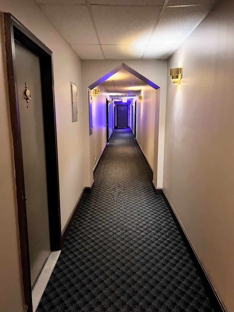3933 N Clarendon Avenue - Photo 3
