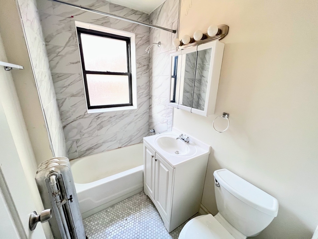 3933 N Clarendon Avenue - Photo 5