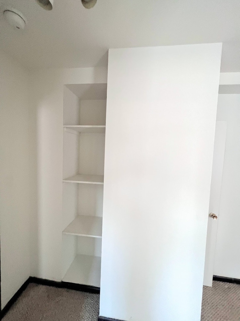 3933 N Clarendon Avenue - Photo 8
