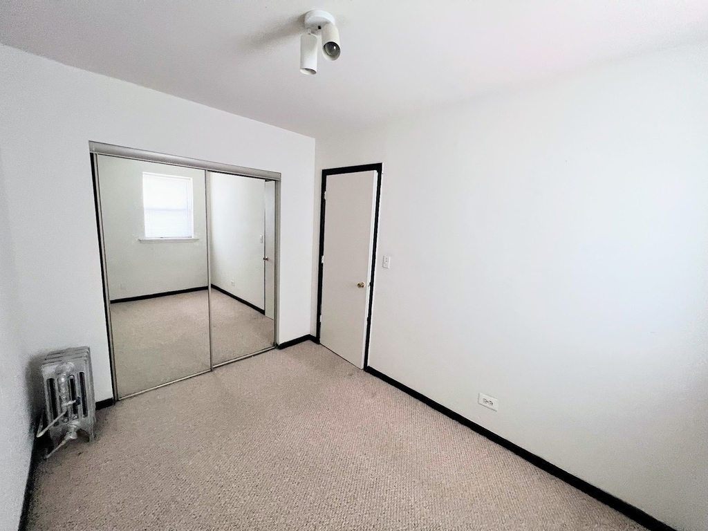 3933 N Clarendon Avenue - Photo 7