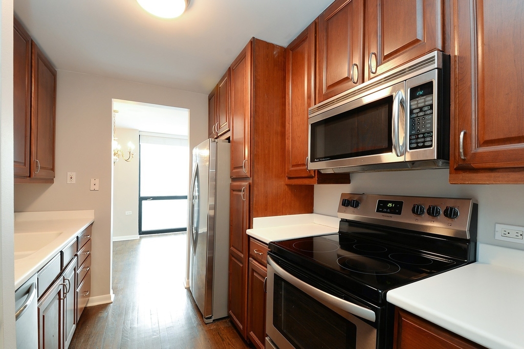 1122 N Clark Street - Photo 6