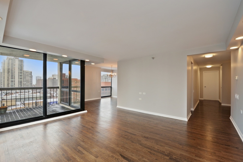 1122 N Clark Street - Photo 3