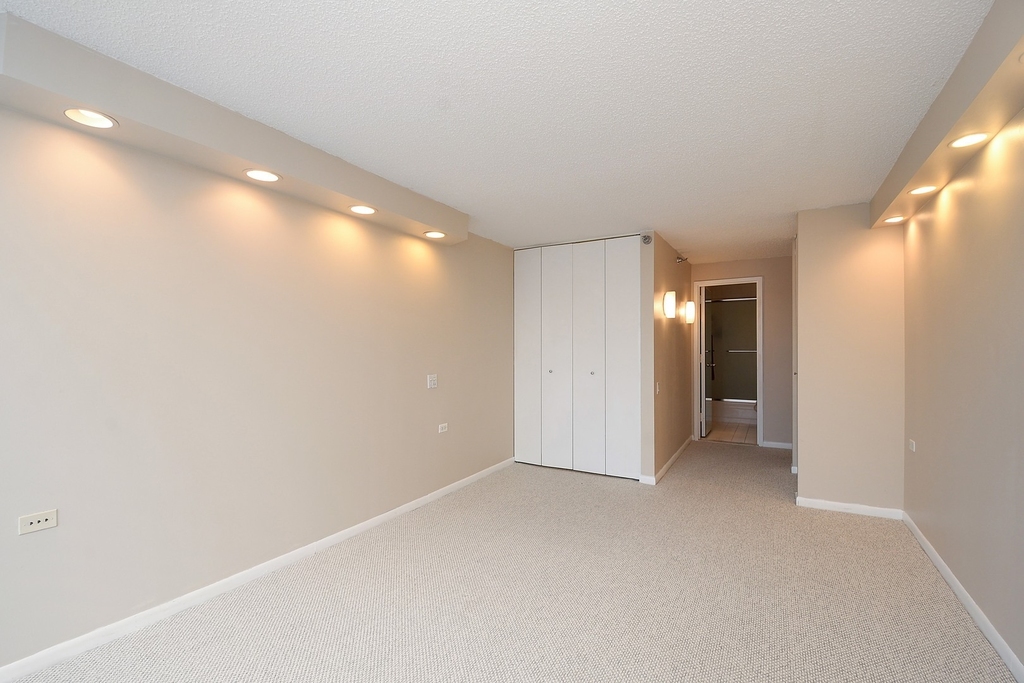 1122 N Clark Street - Photo 9