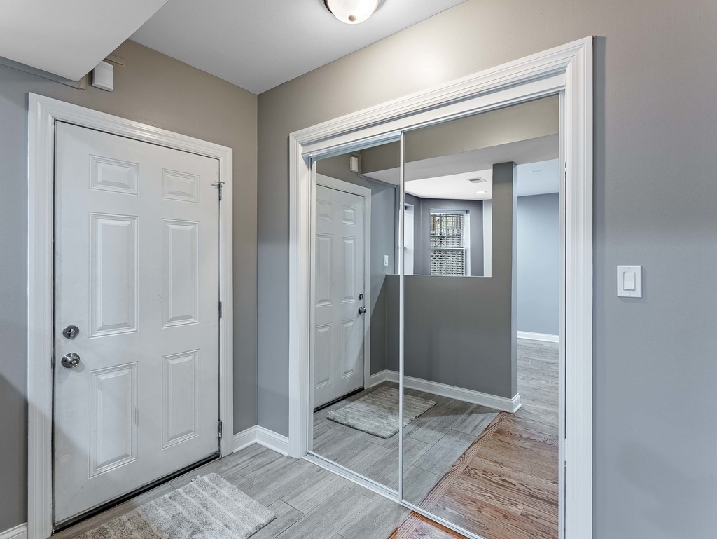 555 N Lawler Avenue - Photo 4