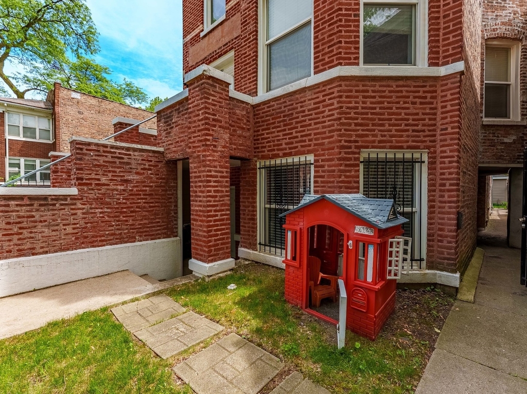 555 N Lawler Avenue - Photo 3