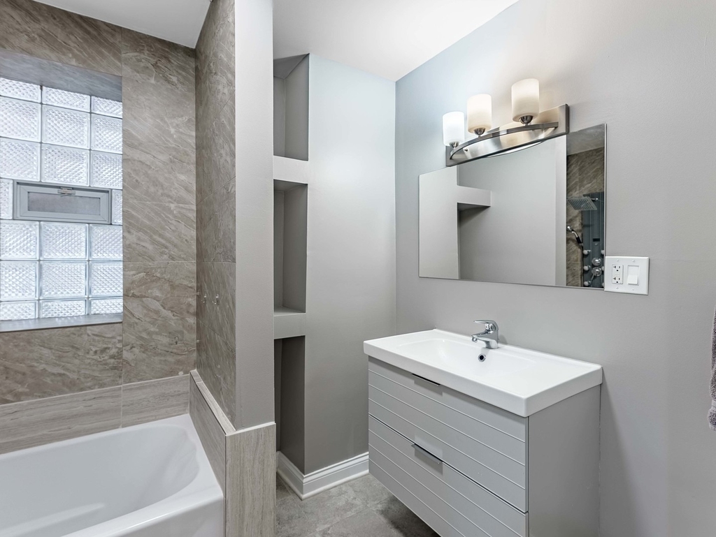 555 N Lawler Avenue - Photo 11