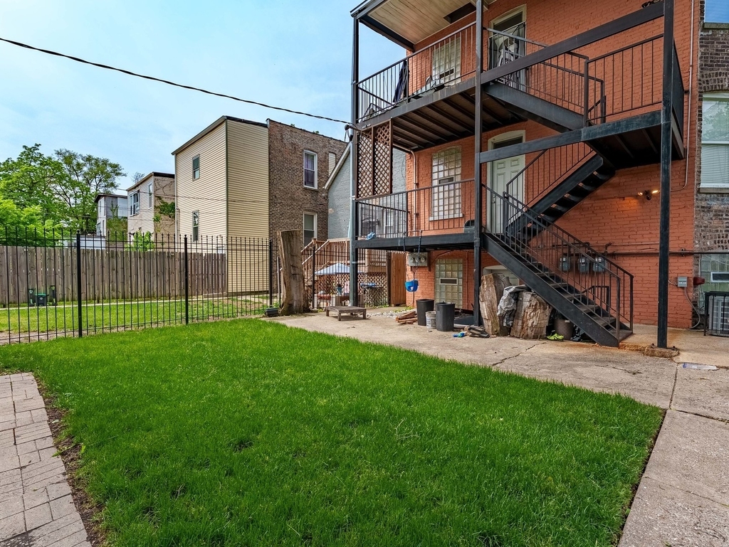 555 N Lawler Avenue - Photo 21
