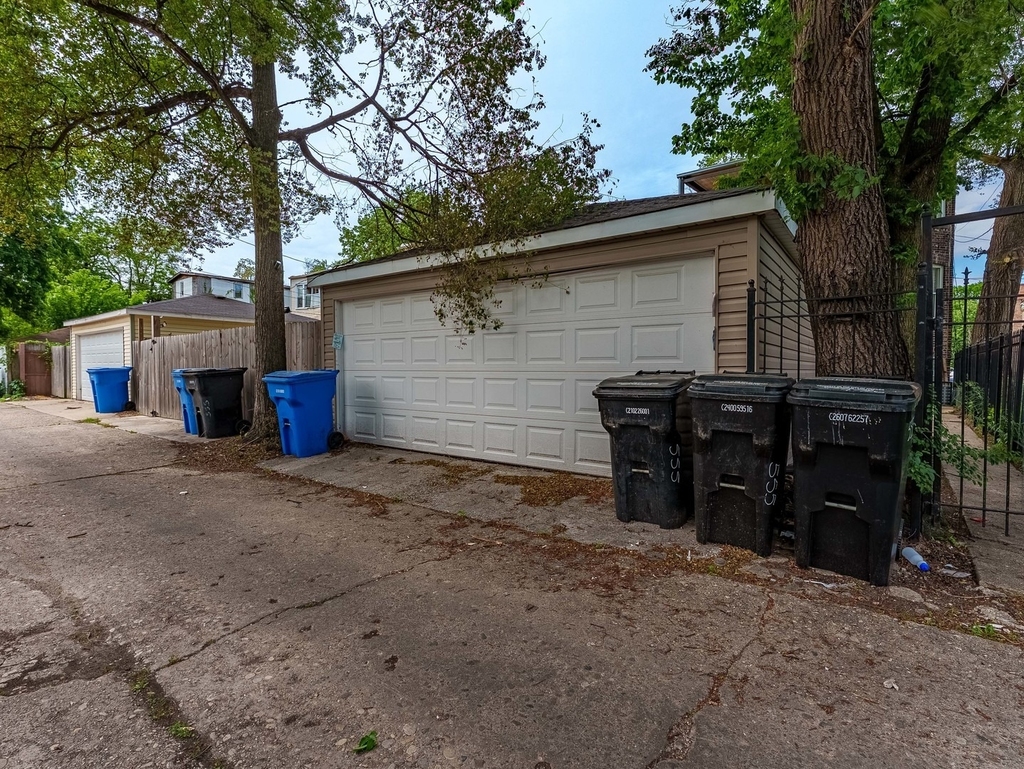 555 N Lawler Avenue - Photo 22