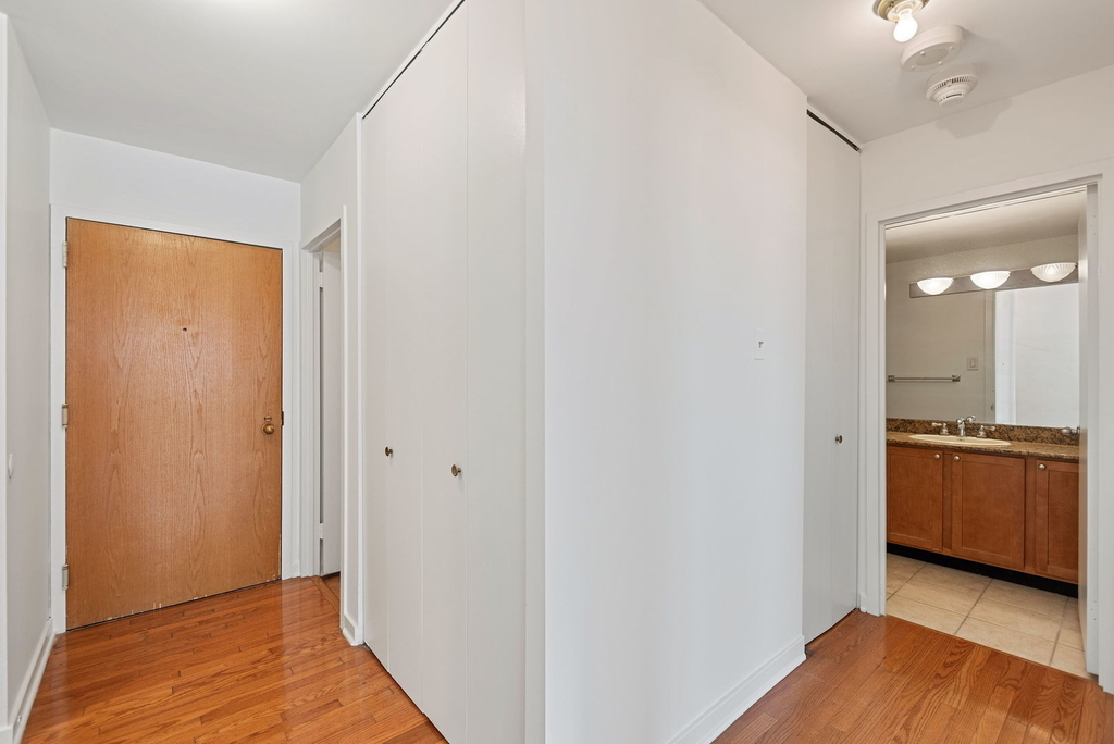 211 E Ohio Street - Photo 10