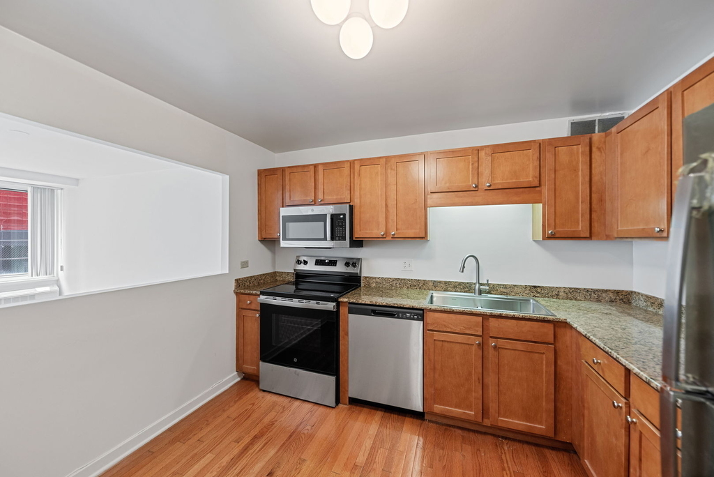 211 E Ohio Street - Photo 2