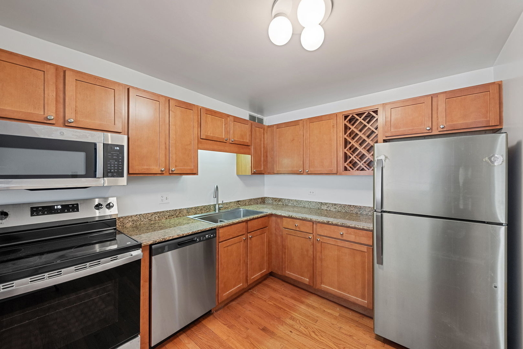 211 E Ohio Street - Photo 5