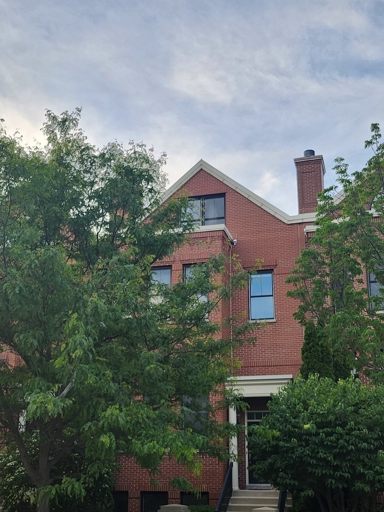 1897 Admiral Court - Photo 0