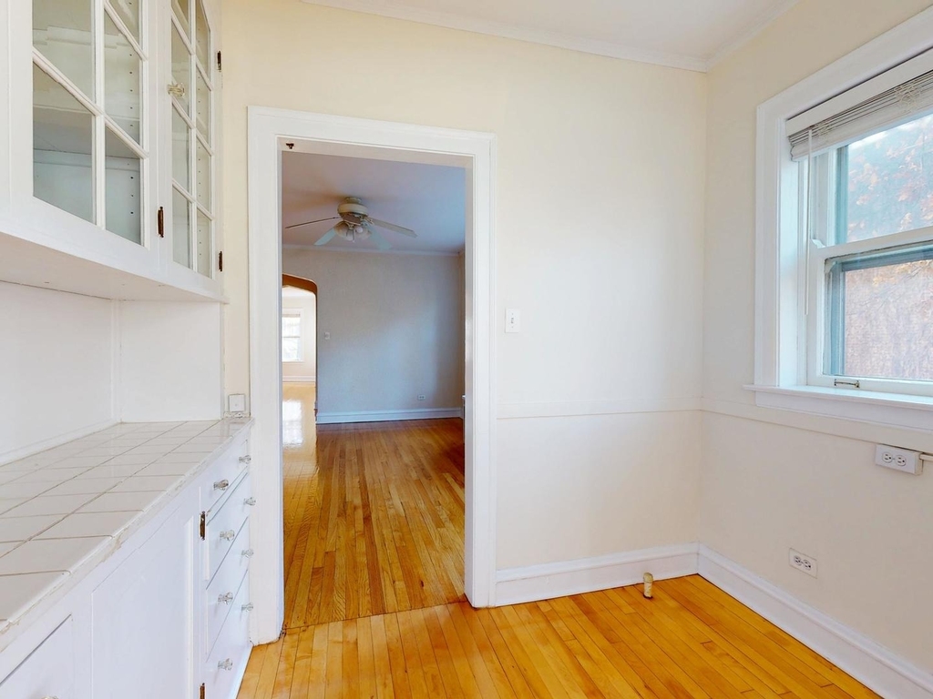 8912 Ewing Avenue - Photo 4