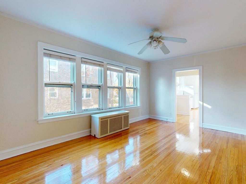 8912 Ewing Avenue - Photo 3