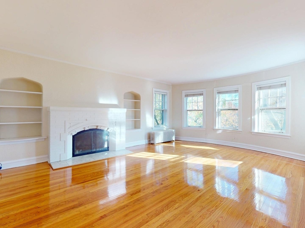 8912 Ewing Avenue - Photo 2
