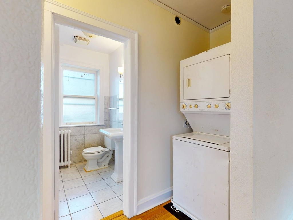 8912 Ewing Avenue - Photo 9