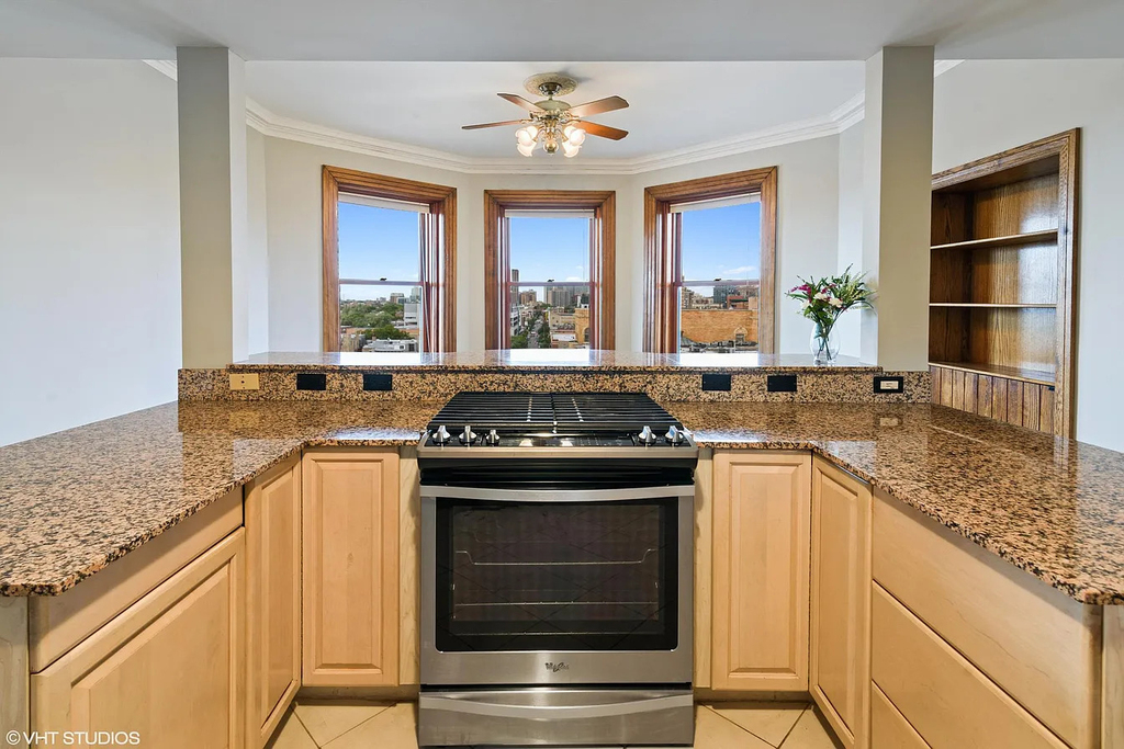 559 W Surf Street - Photo 7