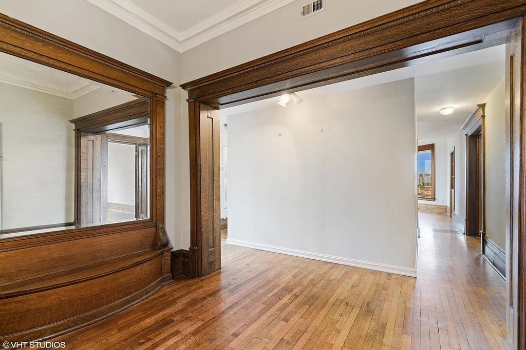 559 W Surf Street - Photo 3