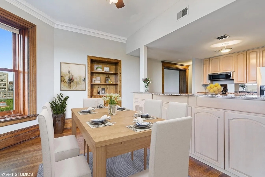 559 W Surf Street - Photo 4