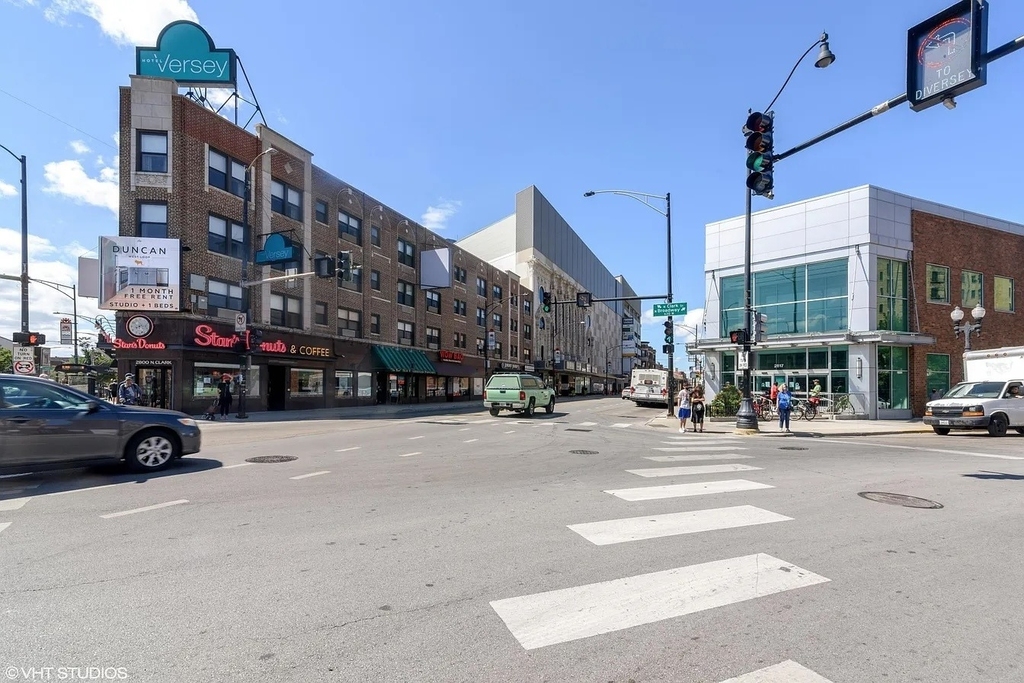 559 W Surf Street - Photo 17