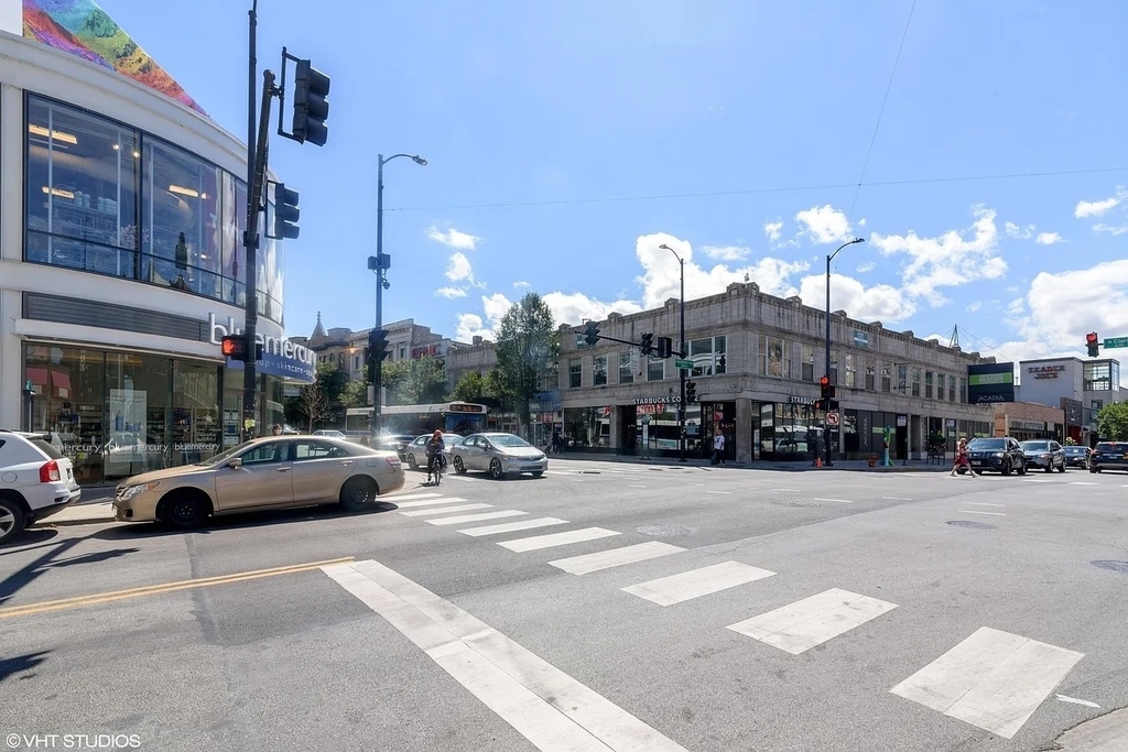 559 W Surf Street - Photo 18