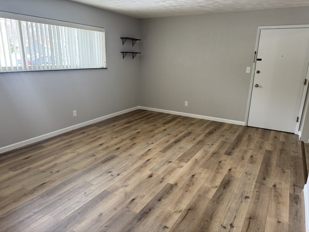 310 30th Ave Court - Photo 2