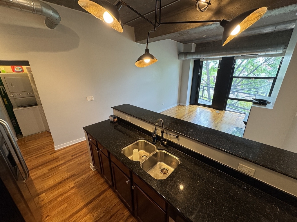 1071 W 15th Street - Photo 4