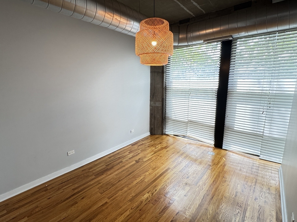 1071 W 15th Street - Photo 6