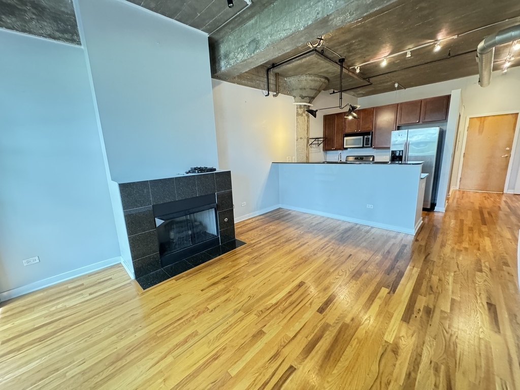 1071 W 15th Street - Photo 3