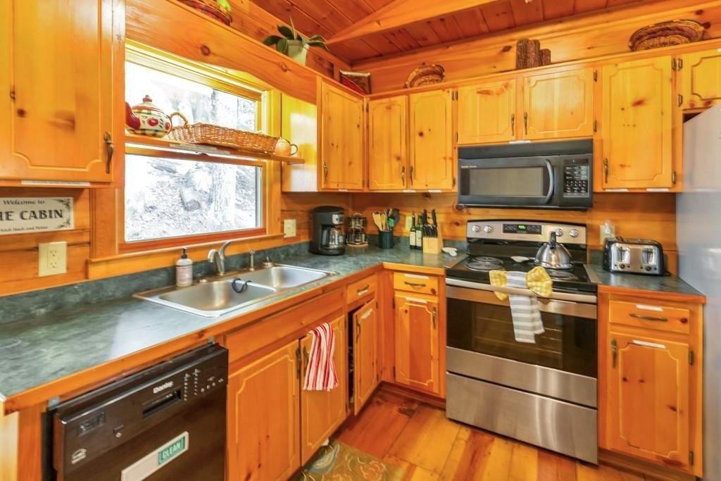 9 Briar Creek Road - Photo 2