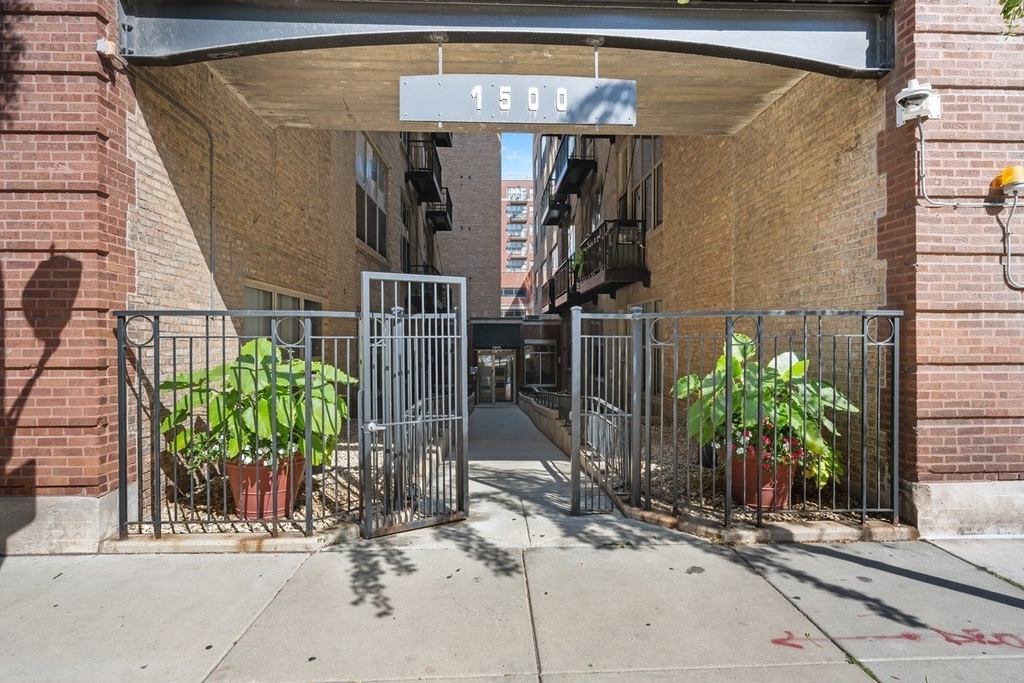 1500 W Monroe Street - Photo 0