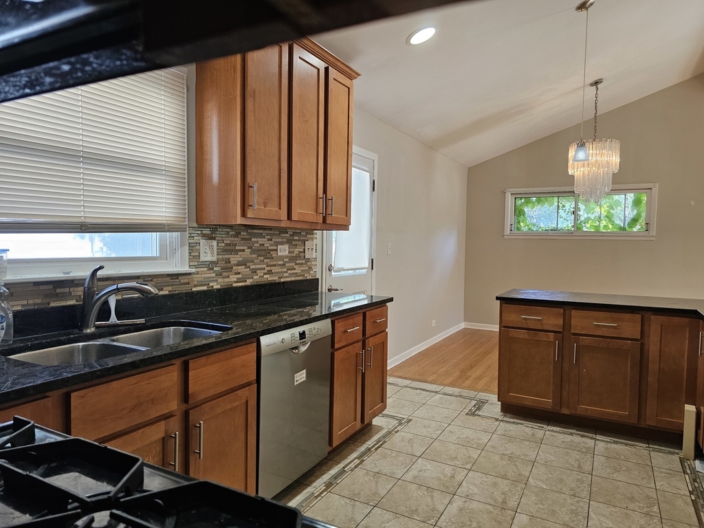 9924 Crawford Avenue - Photo 5