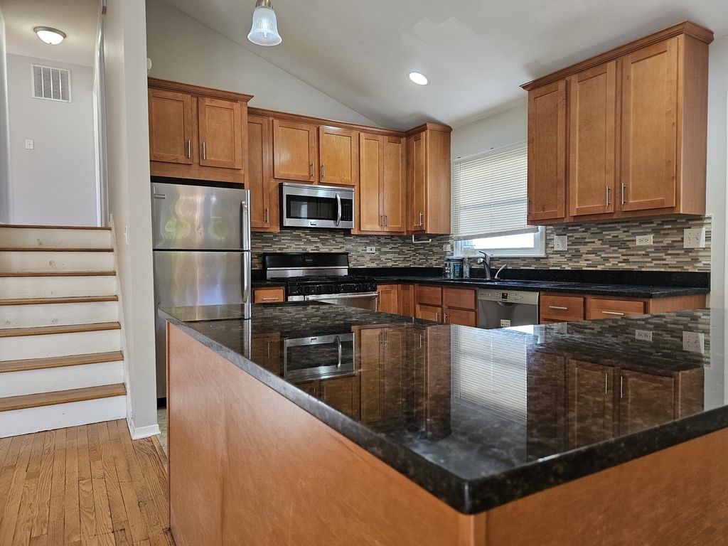 9924 Crawford Avenue - Photo 3