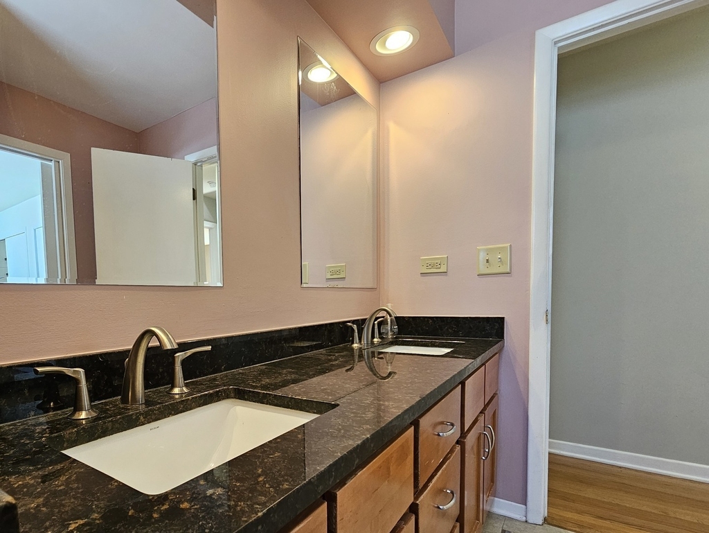 9924 Crawford Avenue - Photo 12