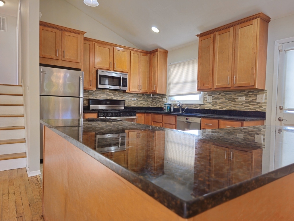 9924 Crawford Avenue - Photo 4