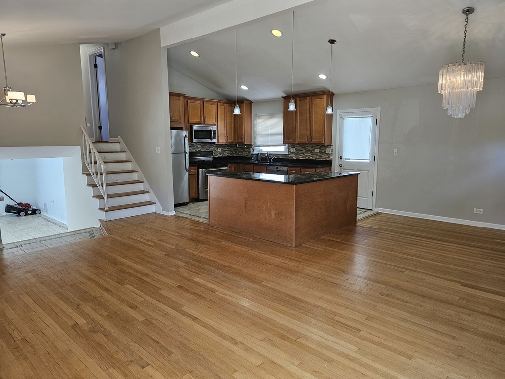 9924 Crawford Avenue - Photo 2