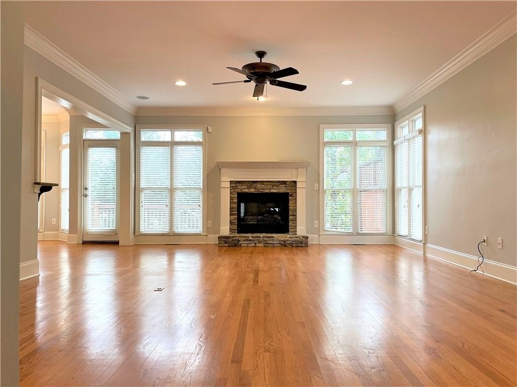 895 Lenox Ct Ne - Photo 4