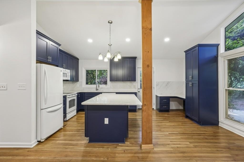 2056a Abby Lane Ne - Photo 2