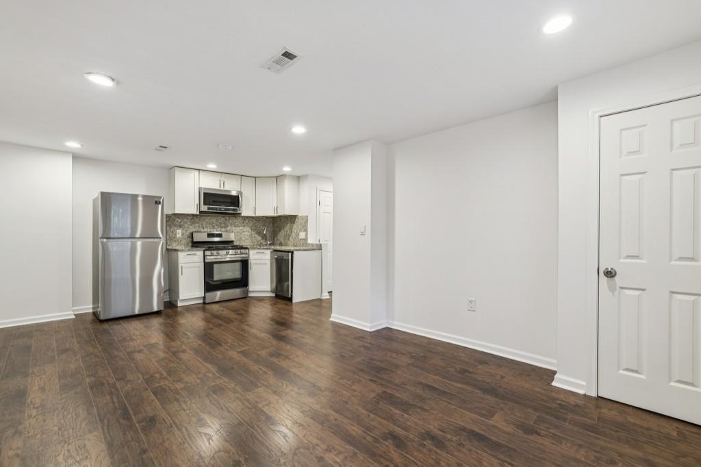 2056a Abby Lane Ne - Photo 4