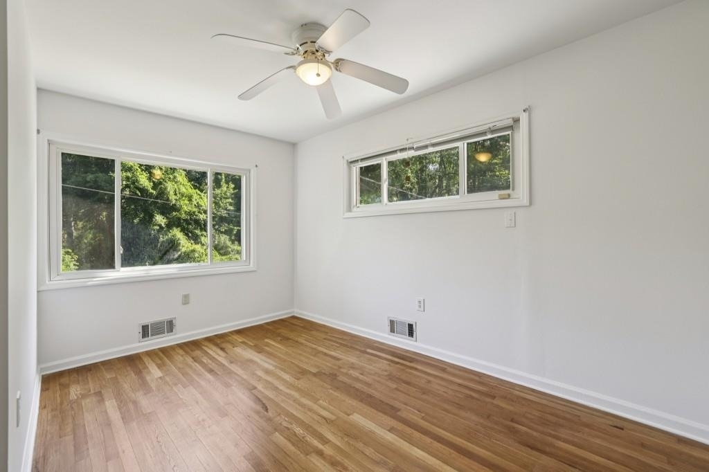 2056a Abby Lane Ne - Photo 3